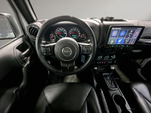 Used 2017 Jeep Wrangler Unlimited Sahara AWD/4WD image 9