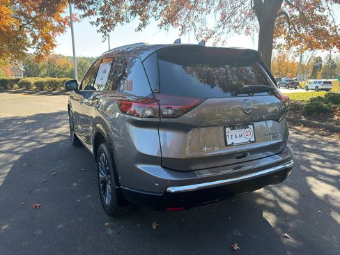 New 2026 Nissan Rogue Platinum image 5