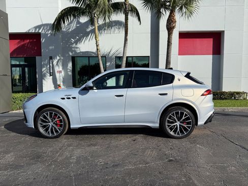 Used 2024 Maserati Grecale Trofeo image 11