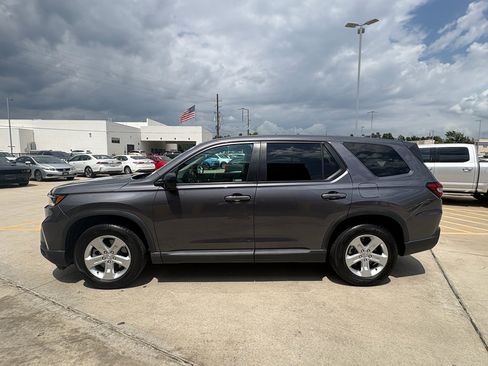 Used 2024 Honda Pilot LX image 5