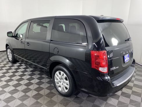 Used 2019 Dodge Grand Caravan SE w/ UConnect Hands-Free Group FWD image 8
