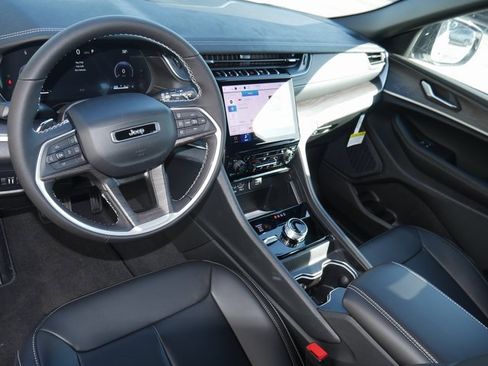 New 2025 Jeep Grand Cherokee L Limited w/ Black Appearance Package image 15