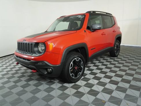 Used 2017 Jeep Renegade Trailhawk AWD/4WD image 3