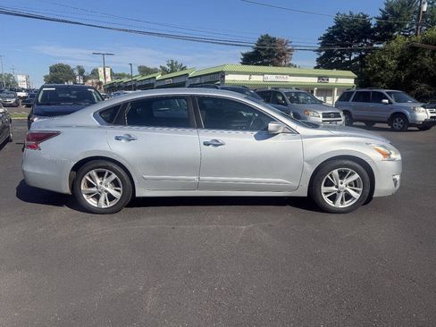 Used 2015 Nissan Altima 2.5 SV FWD image 11