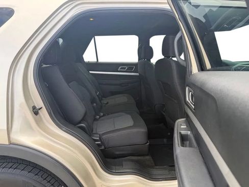 Used 2017 Ford Explorer XLT AWD/4WD image 30