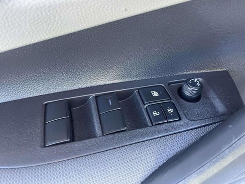 Used 2025 Toyota Corolla LE w/ Convenience Package image 15