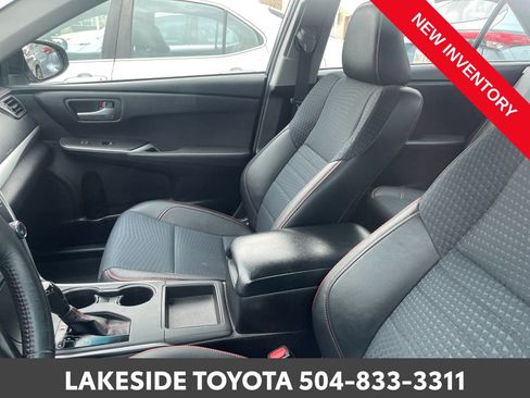 Used 2015 Toyota Camry image 9