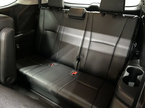 Used 2023 Toyota Highlander XLE AWD/4WD image 21