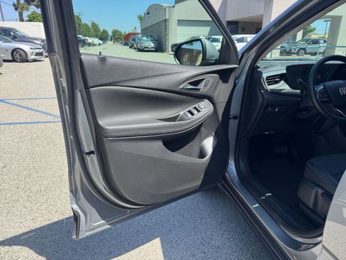 Used 2025 Buick Encore GX Preferred AWD/4WD image 18
