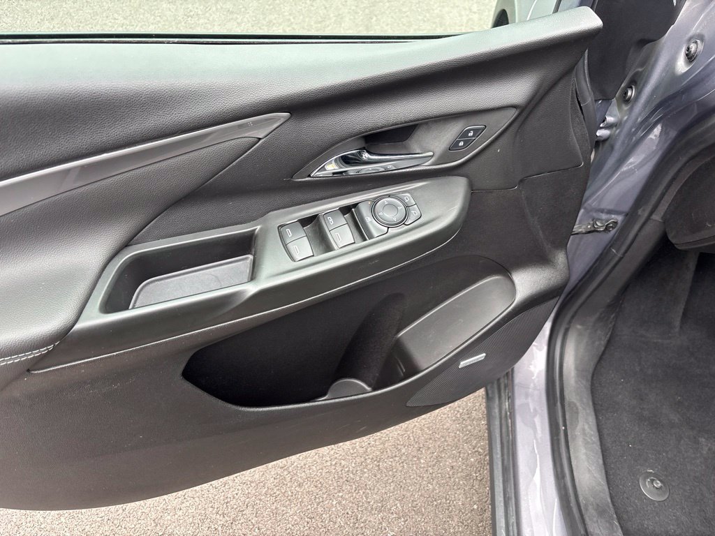 Used 2023 Chevrolet Bolt LT w/ Infotainment Package FWD image 12