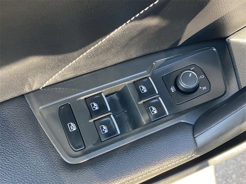 Used 2024 Volkswagen Tiguan SE image 21