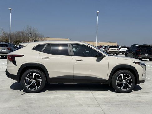 New 2026 Chevrolet Trax RS w/ Driver Confidence Package image 3