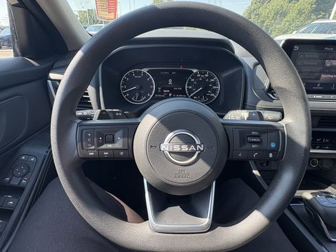 Used 2024 Nissan Rogue SV image 19