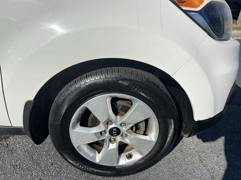 Used 2017 Kia Soul image 13