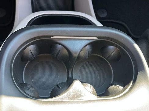 Used 2024 Chrysler Pacifica Touring-L image 25