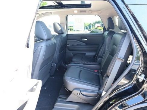 Certified 2025 Nissan Pathfinder SL w/ SL Premium Package FWD image 25