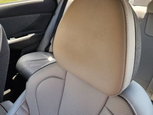 Used 2025 Hyundai Elantra Limited FWD image 23