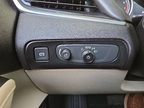 Used 2020 Buick Enclave Essence FWD image 54