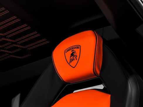 Used 2024 Lamborghini Revuelto AWD/4WD image 19