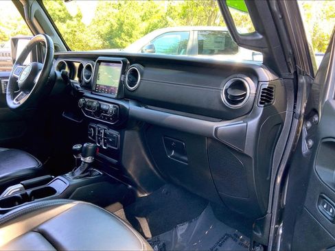 Used 2022 Jeep Wrangler Unlimited Sahara w/ Cold Weather Group AWD/4WD image 13