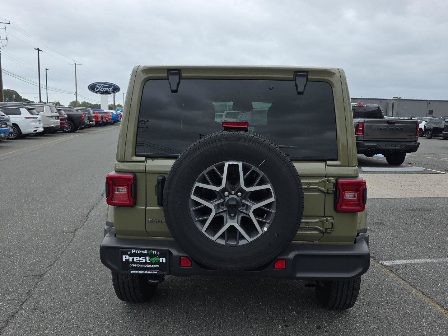 Used 2026 Jeep Wrangler Unlimited Sahara AWD/4WD image 9