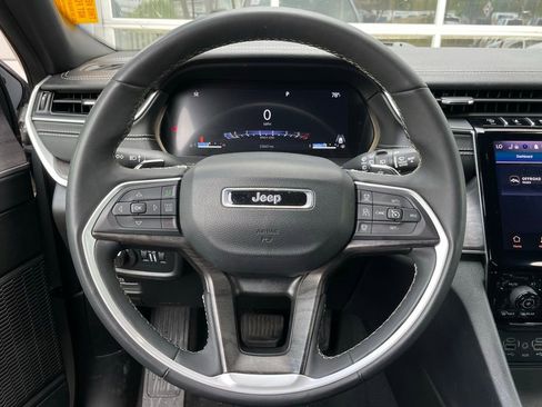 Used 2024 Jeep Grand Cherokee L Limited w/ Luxury Tech Group II image 14