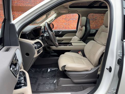 Used 2024 Lincoln Navigator L Reserve AWD/4WD image 23