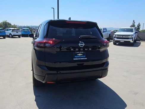Used 2026 Nissan Rogue SV FWD image 7