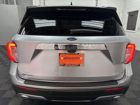 Used 2024 Ford Explorer XLT w/ Equipment Group 202A image 9
