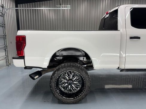 Used 2022 Ford F250 Platinum w/ FX4 Off-Road Package AWD/4WD image 14