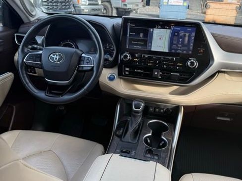 Used 2021 Toyota Highlander Platinum AWD/4WD image 28