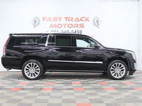 Used 2018 Cadillac Escalade ESV Platinum AWD/4WD image 4
