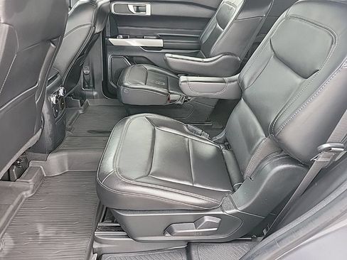 Used 2022 Ford Explorer XLT w/ Equipment Group 202A RWD image 14