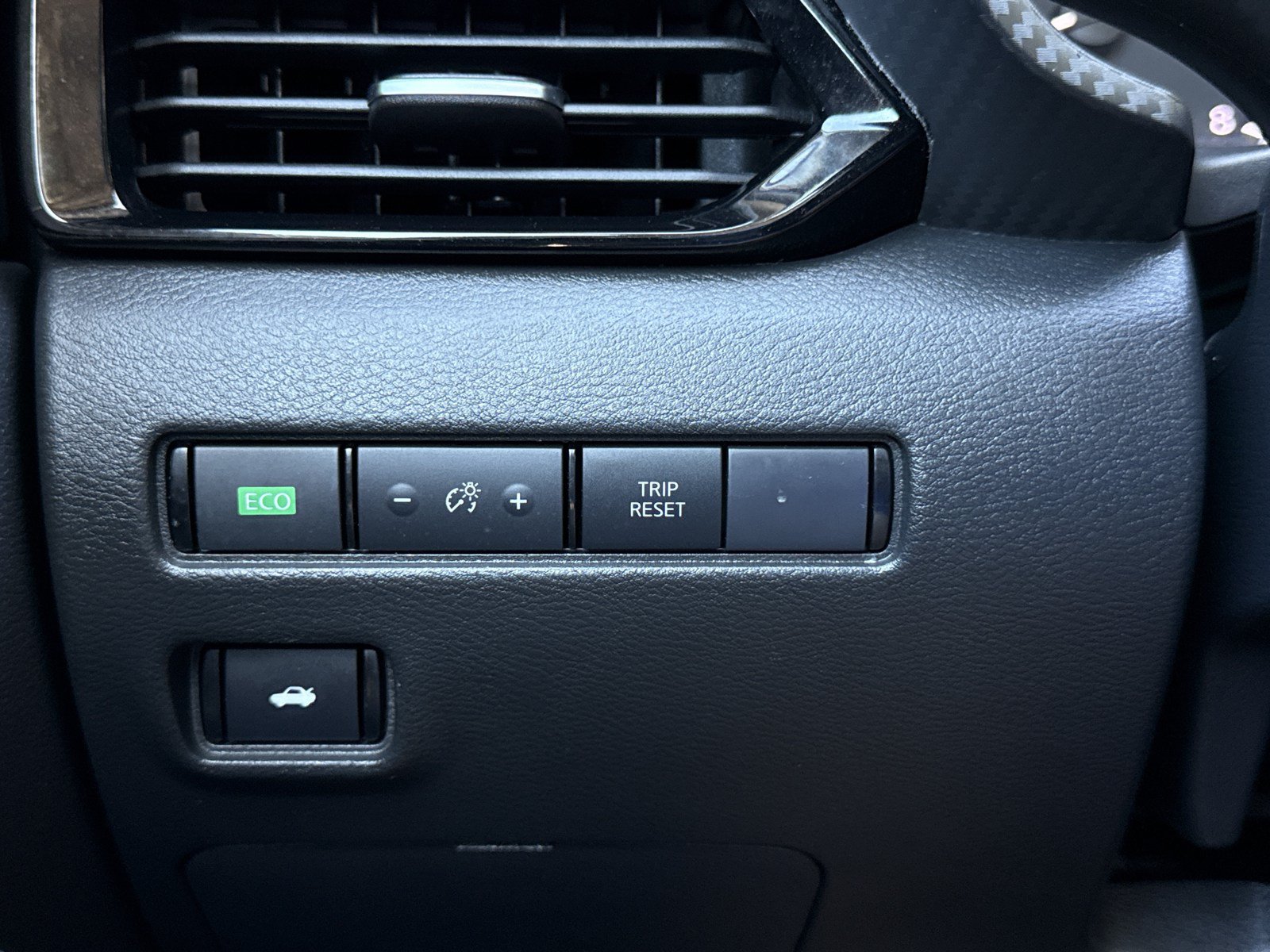 Used 2024 Nissan Sentra SV FWD image 18