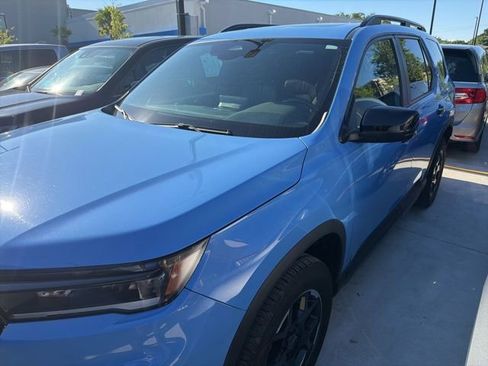 Certified 2025 Honda Pilot TrailSport image 1