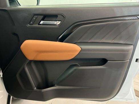 Used 2024 GMC Canyon AT4 w/ Technology Package image 23