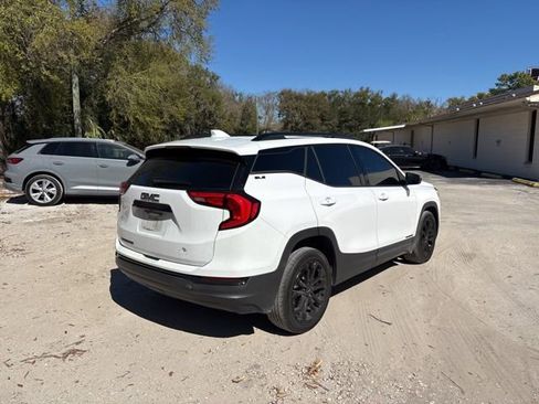 Used 2021 GMC Terrain SLE w/ Driver Convenience Package image 4