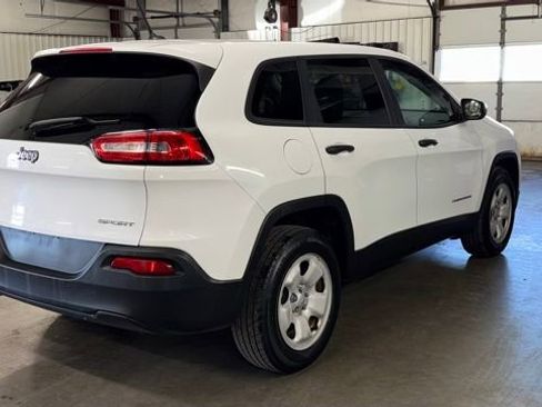 Used 2017 Jeep Cherokee Sport AWD/4WD image 6