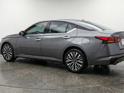Used 2025 Nissan Altima 2.5 SV FWD image 6
