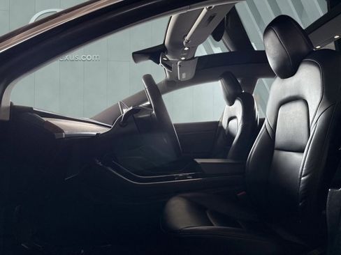 Used 2020 Tesla Model 3 Standard Range Plus image 9