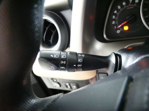 Used 2015 Toyota RAV4 XLE AWD/4WD image 32