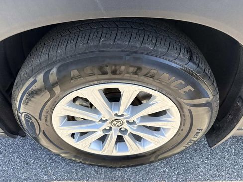 Used 2024 Toyota Grand Highlander XLE image 12