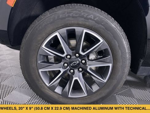 Certified 2022 Chevrolet Suburban Z71 w/ Luxury Package AWD/4WD image 15