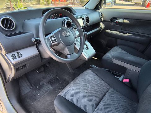 Used 2015 Scion xB FWD image 9