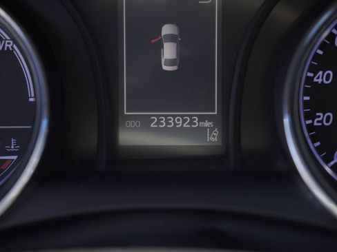 Used 2019 Toyota Camry SE FWD image 5