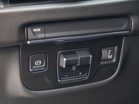 Used 2025 Cadillac Escalade ESV Premium Luxury w/ LPO, Floor Liner Package image 33