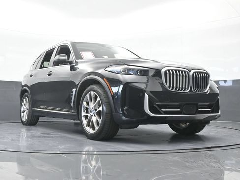 Used 2025 BMW X5 xDrive50e AWD/4WD image 69