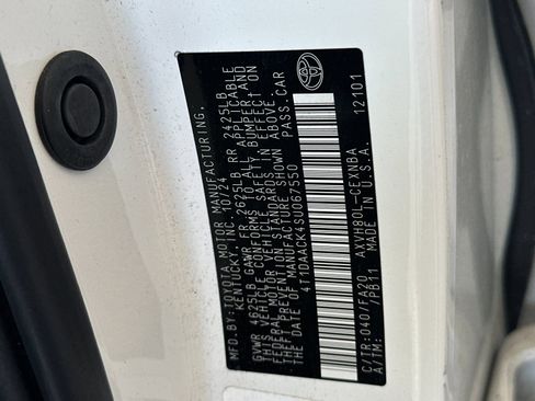 Used 2025 Toyota Camry LE image 27