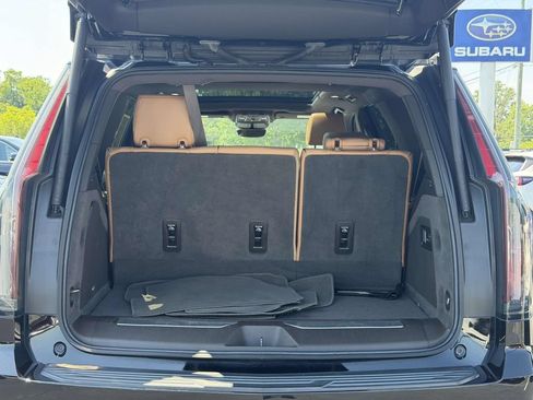 Used 2022 Cadillac Escalade Premium Luxury AWD/4WD image 14