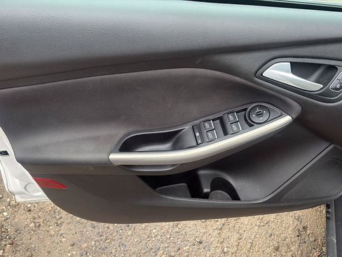 Used 2018 Ford Focus Titanium FWD image 29
